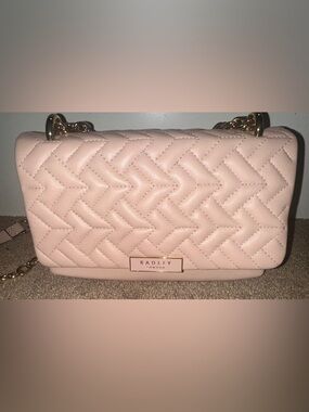 RADLEY LONDON Blush Quilted Crossbody Bag with Gold Plaque